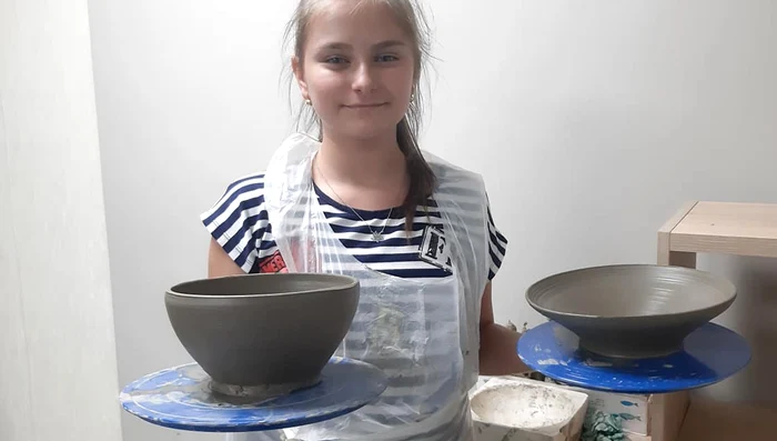 Mihaela crează vase de lut tradiționale FOTO: Arhivă Personală