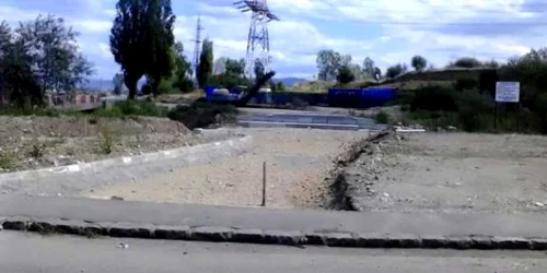Lucrările la pod vor dura un an
