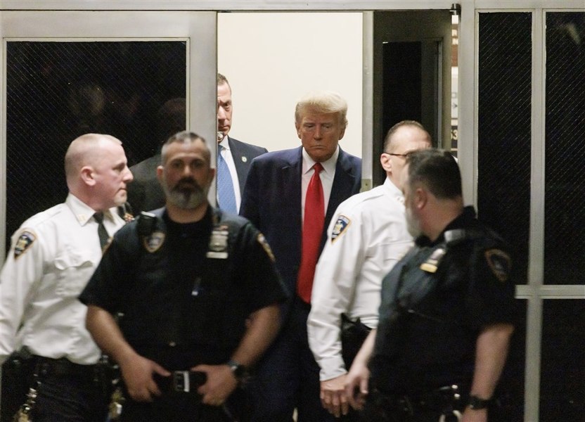 Donald Trump, reținut în dosarul documentelor secrete găsite în baia sa din Mar-A-Lago | VIDEO