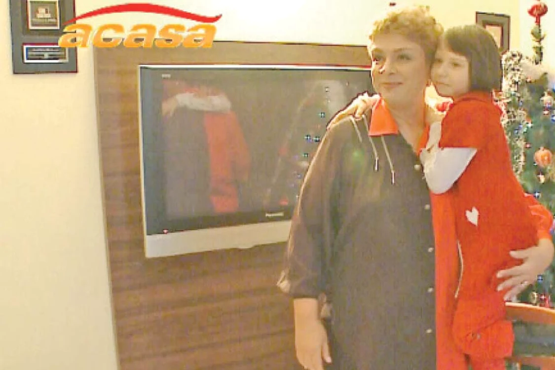
    Teo şi fetiţa ei ( FOTOGRAFII: PRO TV)  