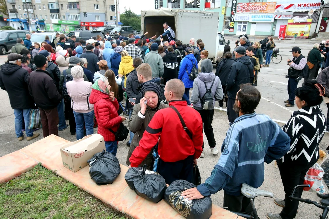 Ajutoare umanitare pentru locuitorii din Balakliia, eliberați de sub ocupație rusă FOTO Profimedia