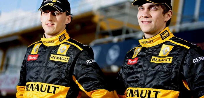 Polonezul Robert Kubica (stânga) şi rusul Vitali Petrov sunt piloţii Renault în 2010