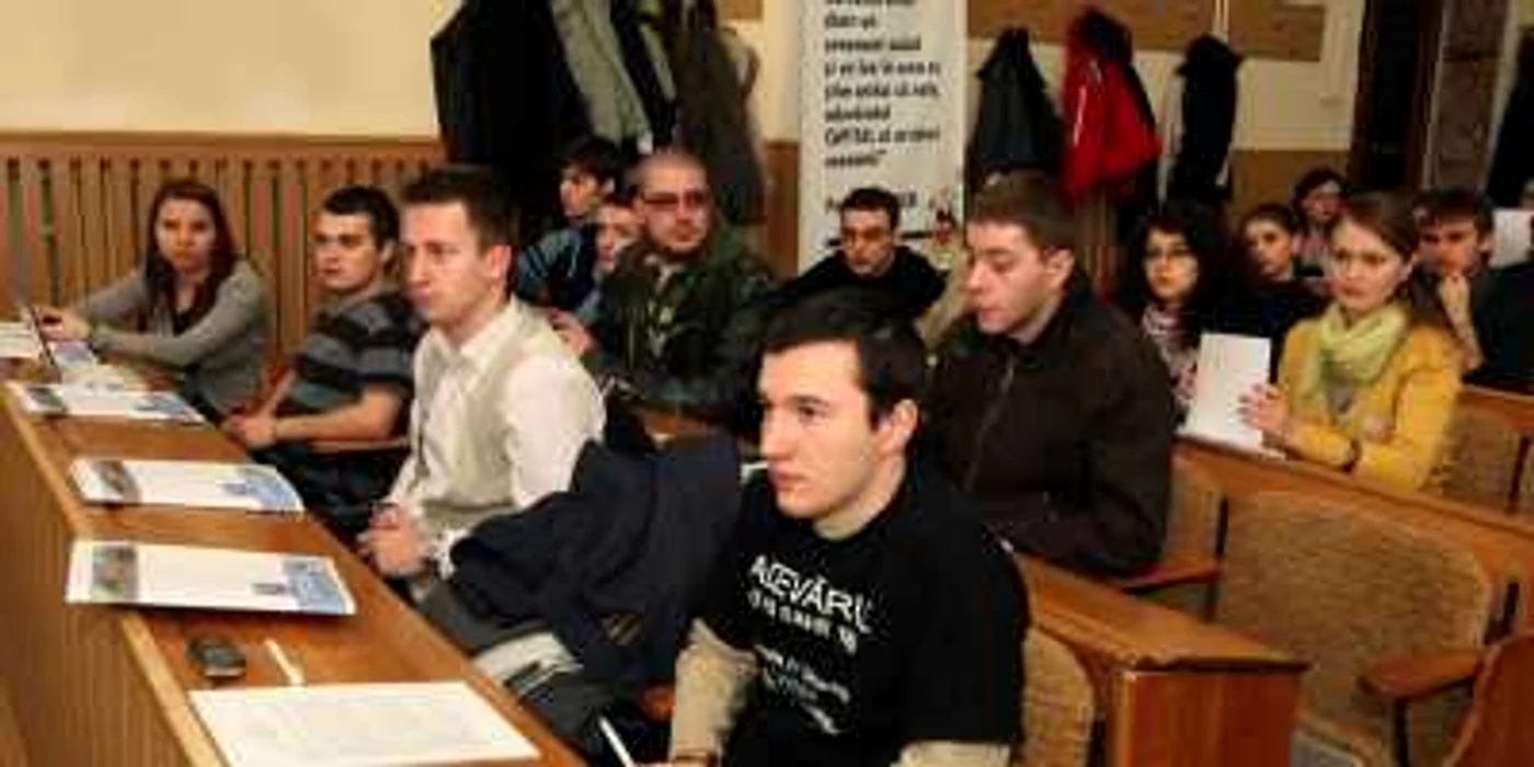 Studenţi la Dunărea de Jos. Foto: Bogdan Dimofte