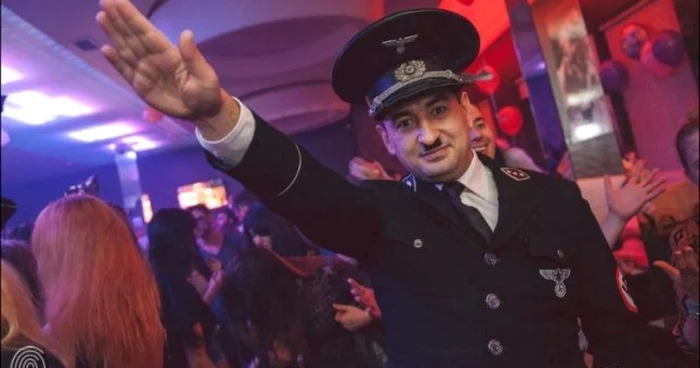 Germanul deghizat în Hitler a sărbătorit Halloween-ul într-un club select din Chişinău FOTO:grenada.md