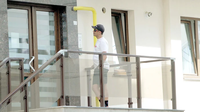 Lucian Viziru vine zilnic la fratele lui acasă