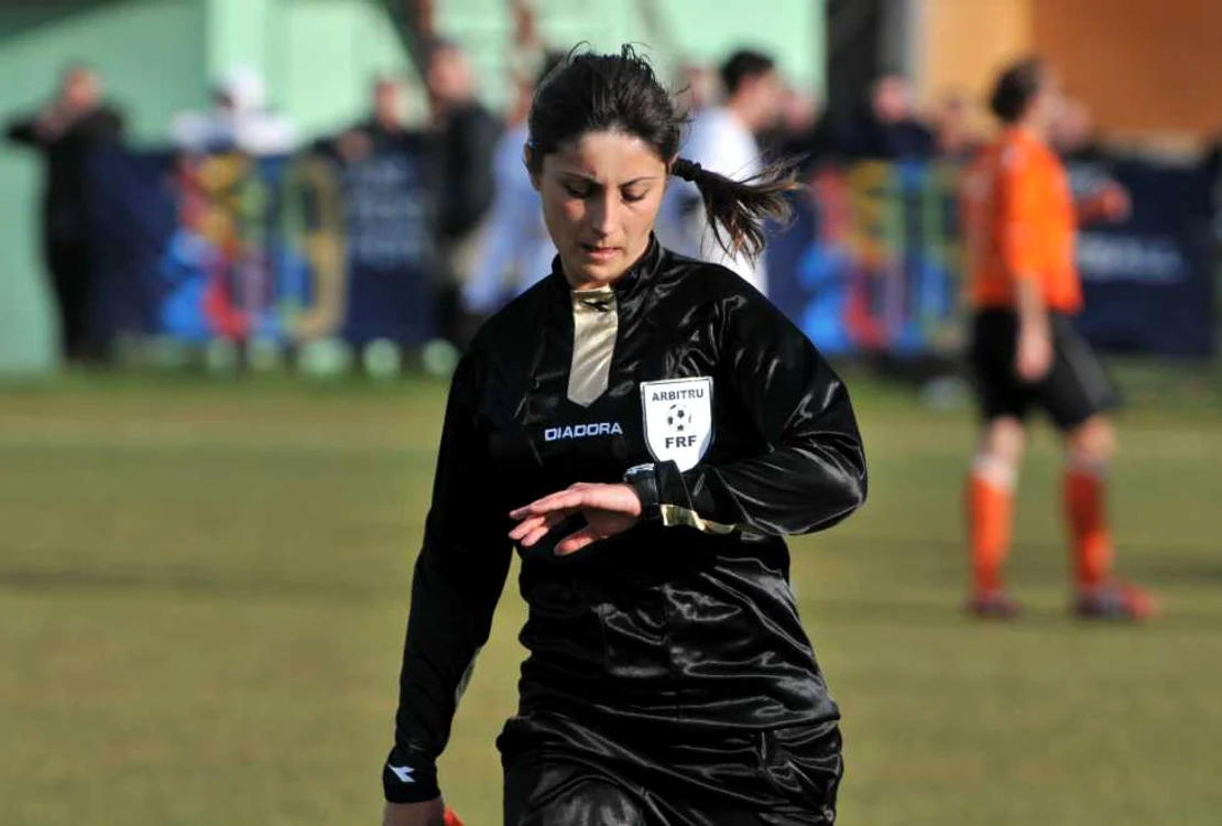 Arbitrul Roxana Bănăseanu este singura prahoveancă din Liga a III-a (foto: arhivă personală R. Bănăseanu)