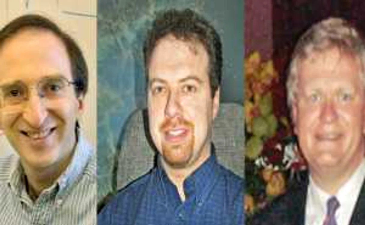  Laureaţii Premiului Nobel pentru Fizică: Saul Perlmutter (SUA), Adam G. Riess (SUA) şi Brian P. Schmidt (SUA/Australia) 