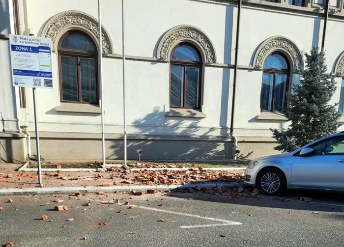 Clădire avariată din Târgu-Jiu Foto: Facebook