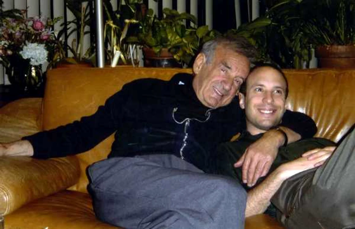 Elie Wiesel alături de fiul său, Elisha Wiesel FOTO: Tablet Magazine