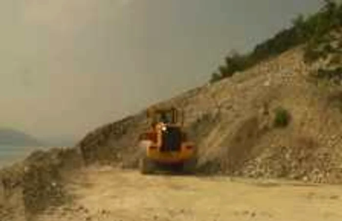 Zona este frecvent afectată de căderi de pietre