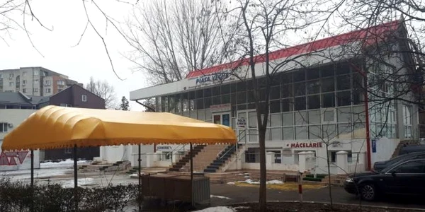 Piaţa inutilă din Galaţi FOTO Costel Crângan