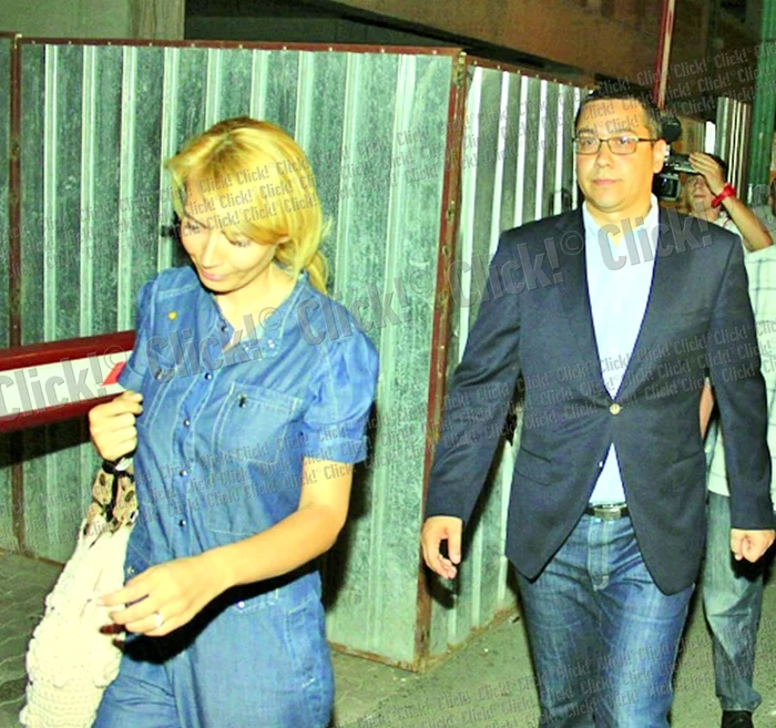 
    Premierul Victor Ponta,  însoţit de soţia sa, Daciana  