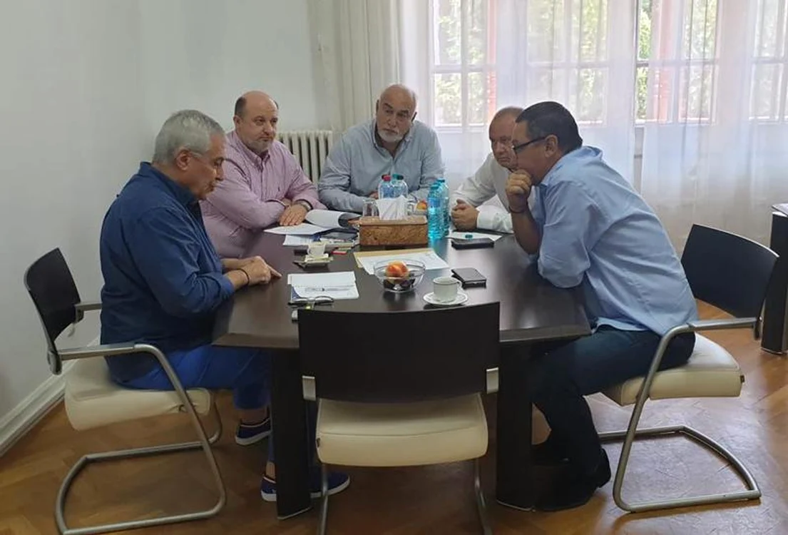 Liderii ALDE și liderii Pro România s-au întâlnit pentru discuții într-un cadru informal