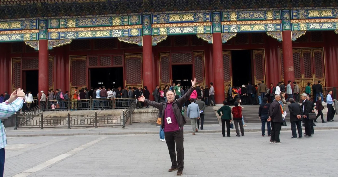 Gheorghe Nichita, în vizită în Asia FOTO Adevărul
