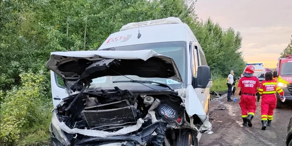 Microbuz accident ISU Prahova jpg
