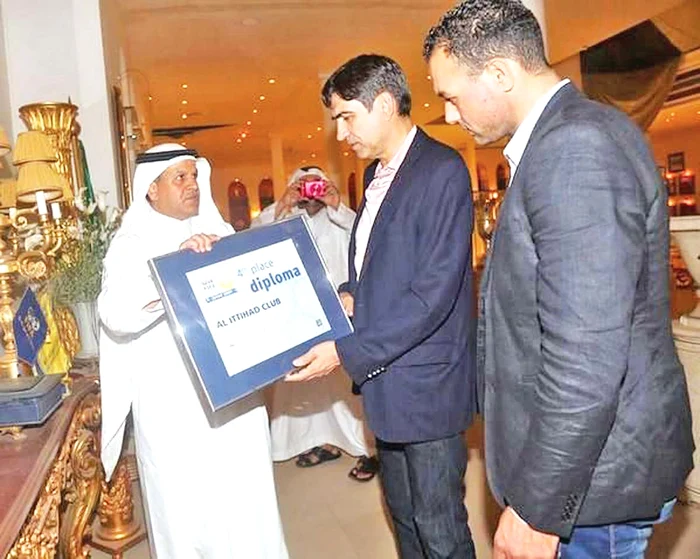 Şeicii i-au prezentat  antrenorului român  stadionul şi  vitrina cu trofee 