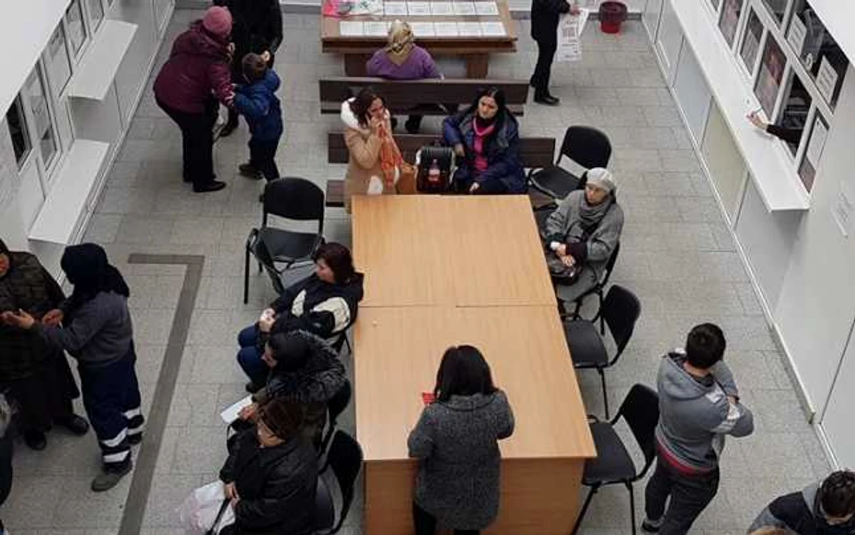 Ghişeele pentru eliberarea documentelor de identitate, deschise şi de Anul Nou FOTO Adevărul