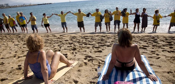 Protest anti-turism pe o plajă din Barcelona FOTO Mediafax/ Anadolu Agency