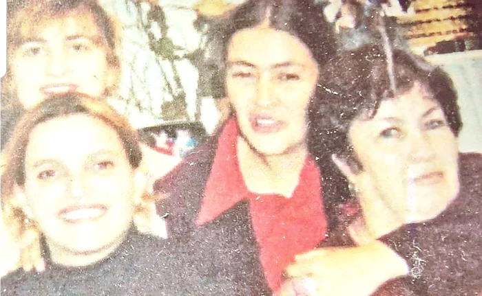 Rinda este sora mai mare cu doi ani a Ronei Hartner