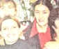 Cu mama și sora ei. Era sufletul petrecerilor