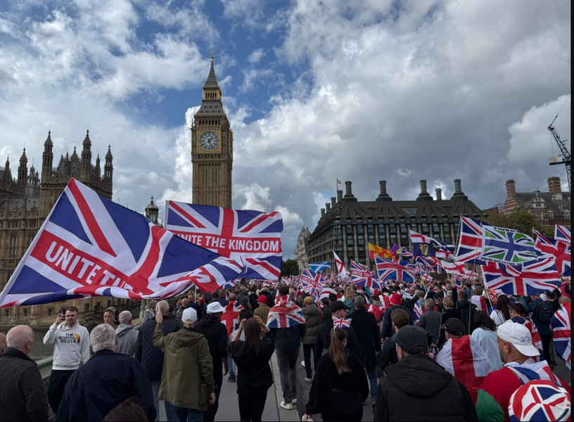 Peste un milion de oameni l-au omagiat pe Charlie Kirk la Londra. Elon Musk: „Fie ripostați, fie muriți”