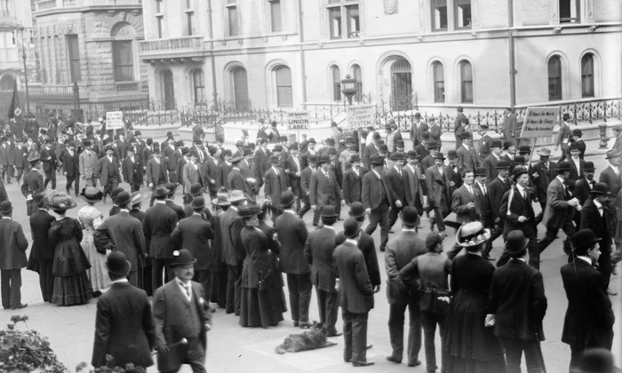 Calendar 1 mai: 1890   A fost sărbătorită pentru prima dată Ziua Internațională a Muncii jpeg