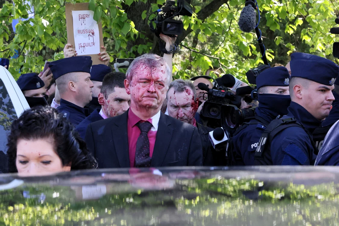 Moment dramatic, la Varșovia, pentru ambasadorul Sergey Andreyev. foto: EPA-EFE