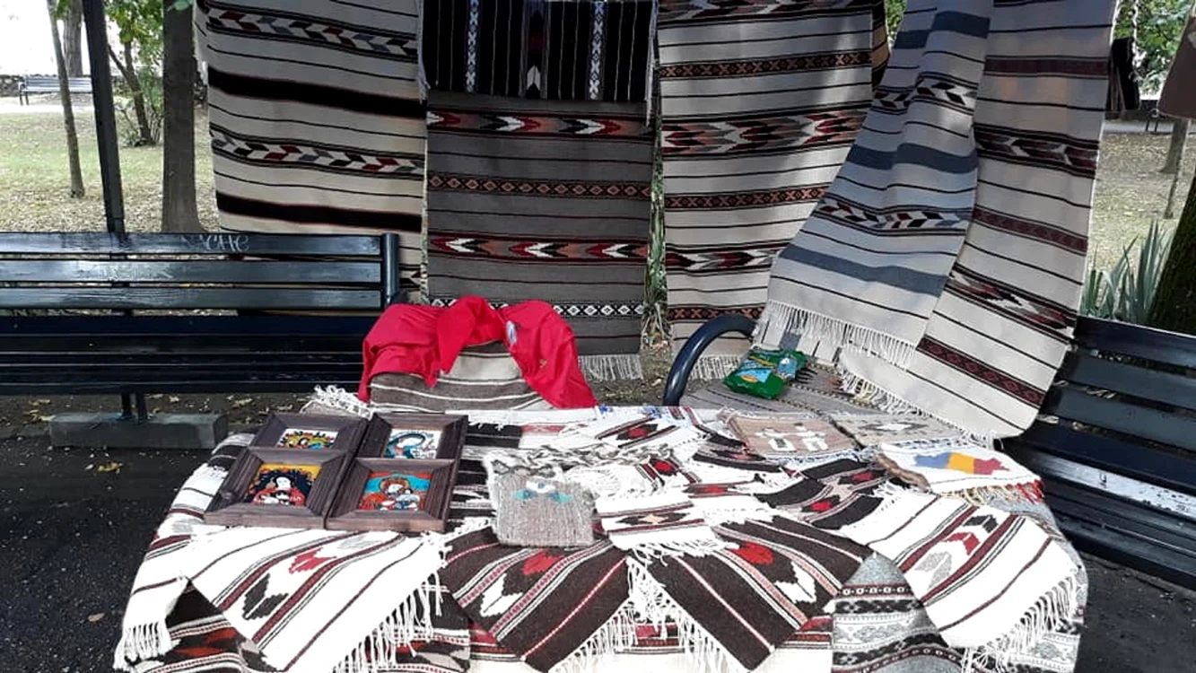 Scoarțele meșterului popular Rodica Crăcană din Costești Vâlcea Foto Daciana Stoica