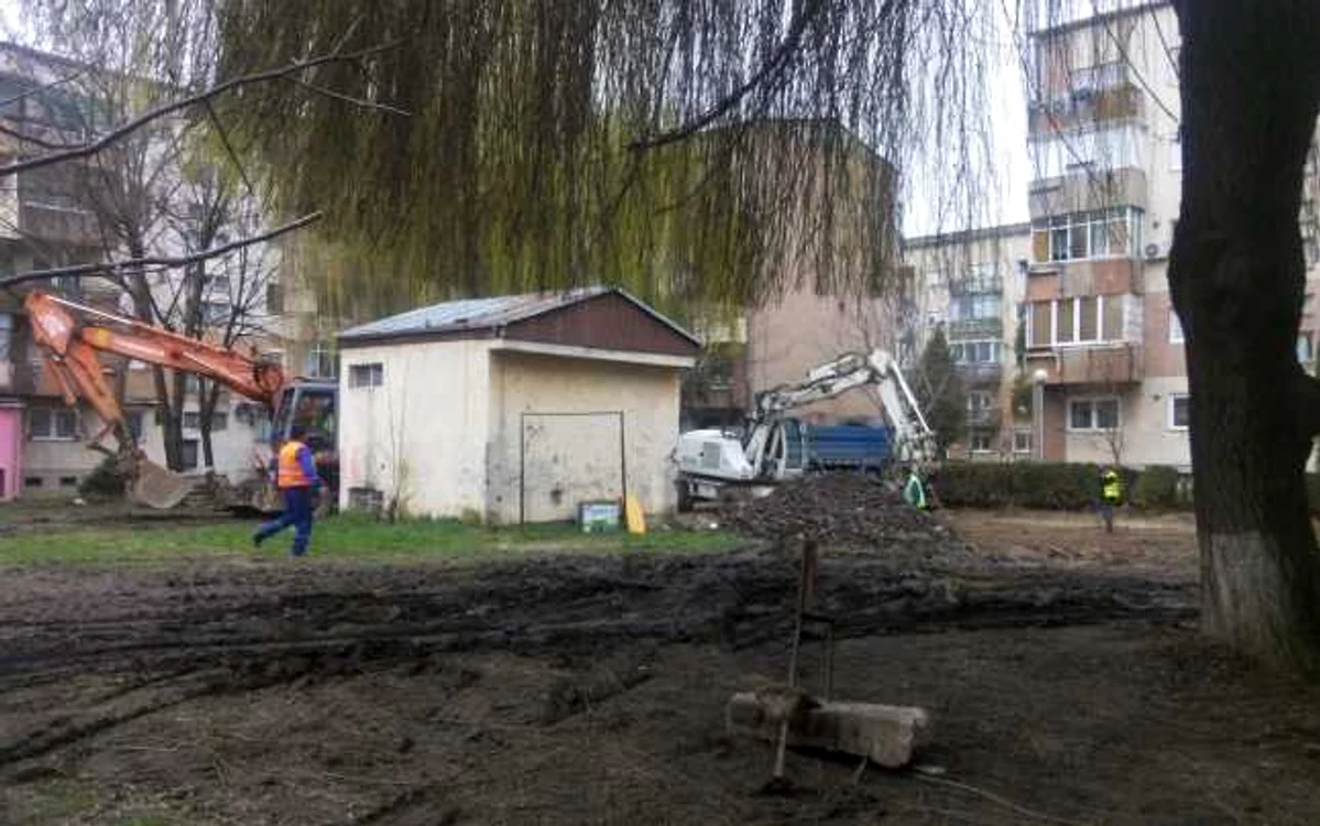 Au demarat lucrările la parcările din cartierul Micro 17. FOTO. Alexandra Ardelean