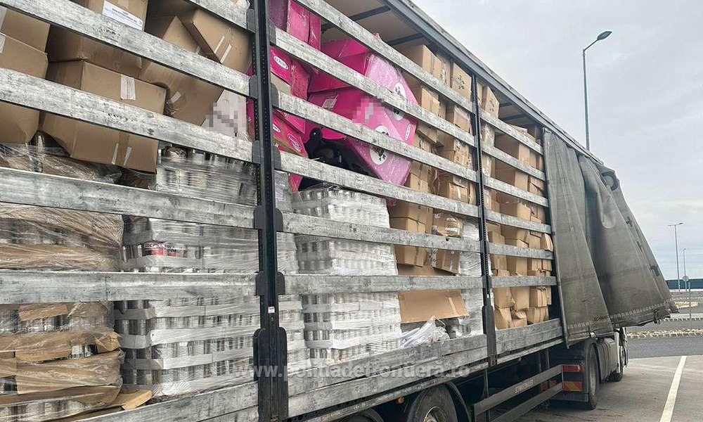  Două automarfare încărcate cu deșeuri din Spania și Cehia, oprite la frontiera de vest a României
