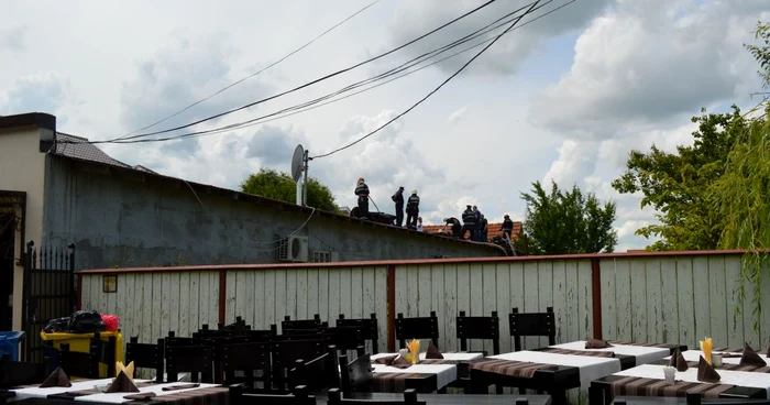 Bunurile din restaurant au fost evacuate