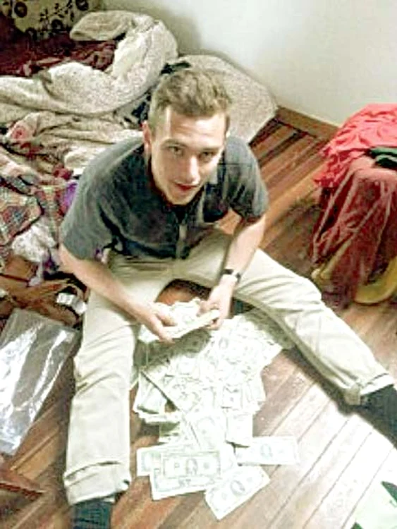 Au găsit în canapea bani