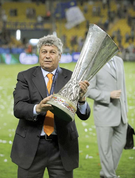 
    În 2009, Mircea Lucescu  a cucerit cel mai preţios  trofeu al carierei, Cupa UEFA Foto: AP  
