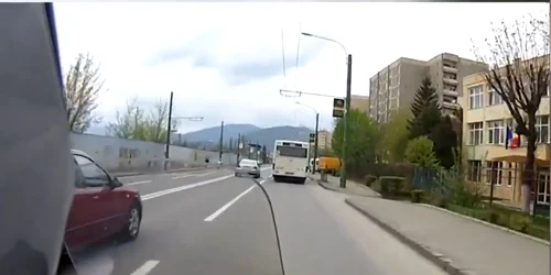 Bărbatul a urmărit autobuzul cu motocicleta