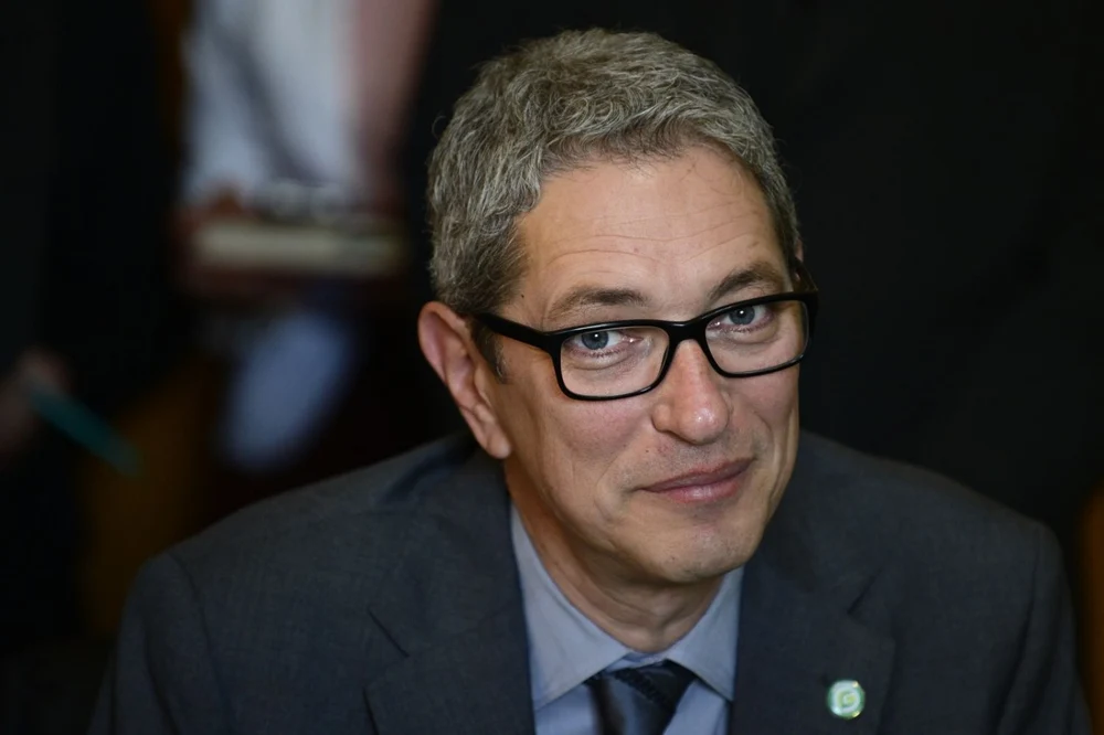 Guvernul îl recheamă pe Andrei Zaharescu din funcția de consul la Cape Town. Fostul prezentator TV se întoarce în țară după 11 ani de mandat