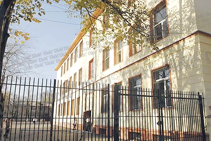 Dana Blîndu este învăţătoare la o şcoală de stat şi are un after-school