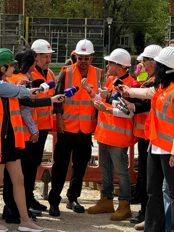 Codin Maticiuc i-a făcut turul șantierului. foto: FB/Codin Maticiuc