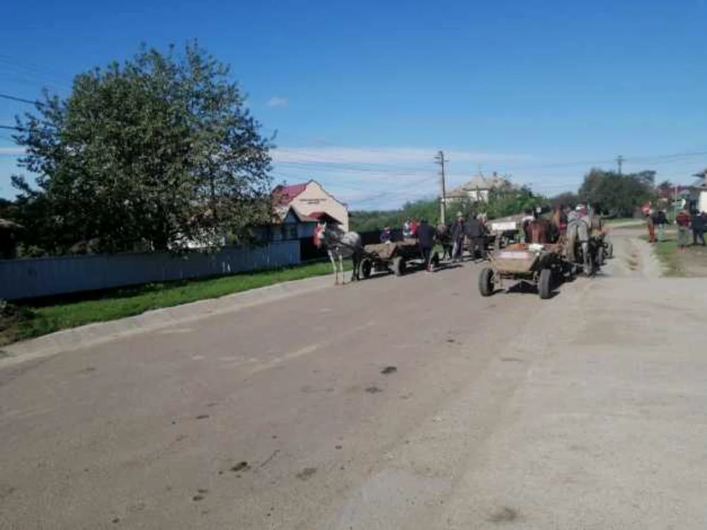Comuna Dimăcheni nu are drumuri asfaltate