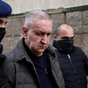 Directorul ARR, Cristian Anton, este escortat către sediul DNA, în București. FOTO Inquam Photos / Octav Ganea