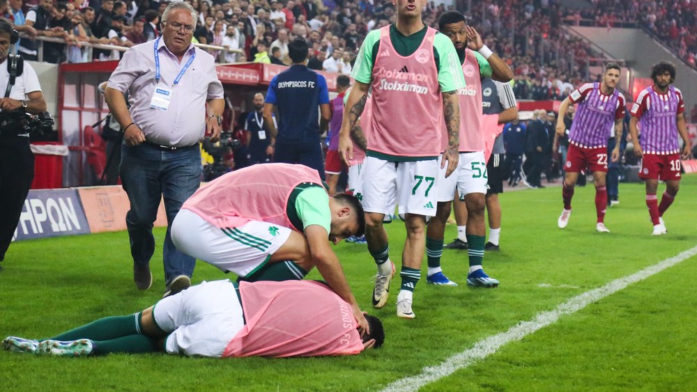Fotbalul grec în „flăcări“: Olympiakos – Panathinaikos, suspendat după un incident grav VIDEO