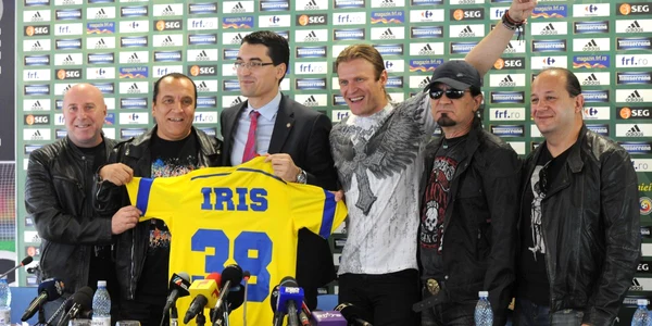 Imnul Naţionalei de fotbal a României compus de tulceanul Rafael - solistul trupei Iris Foto Nicu Profir
