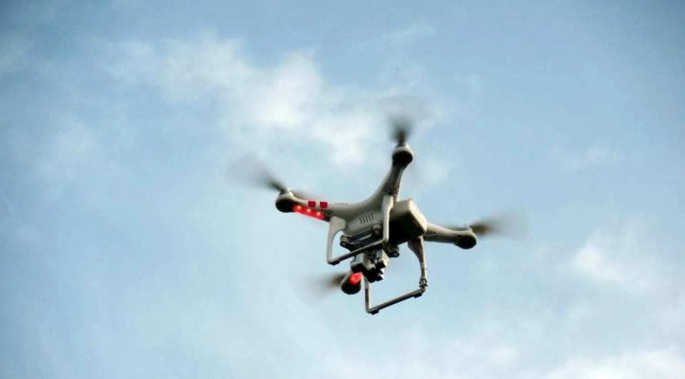Dronele au devenit un gadget care fascinează atât adulţi, cât şi copii.