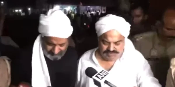 Atiq Ahmed (dreapta) si fratele sau Ashraf webp