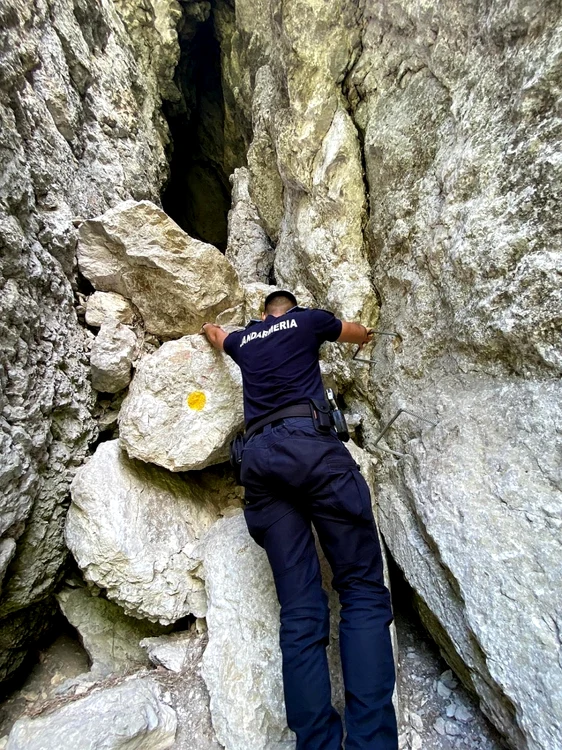 Jandarmii au intervenit pentru salvarea turiştilor FOTO Jandarmeria Neamţ