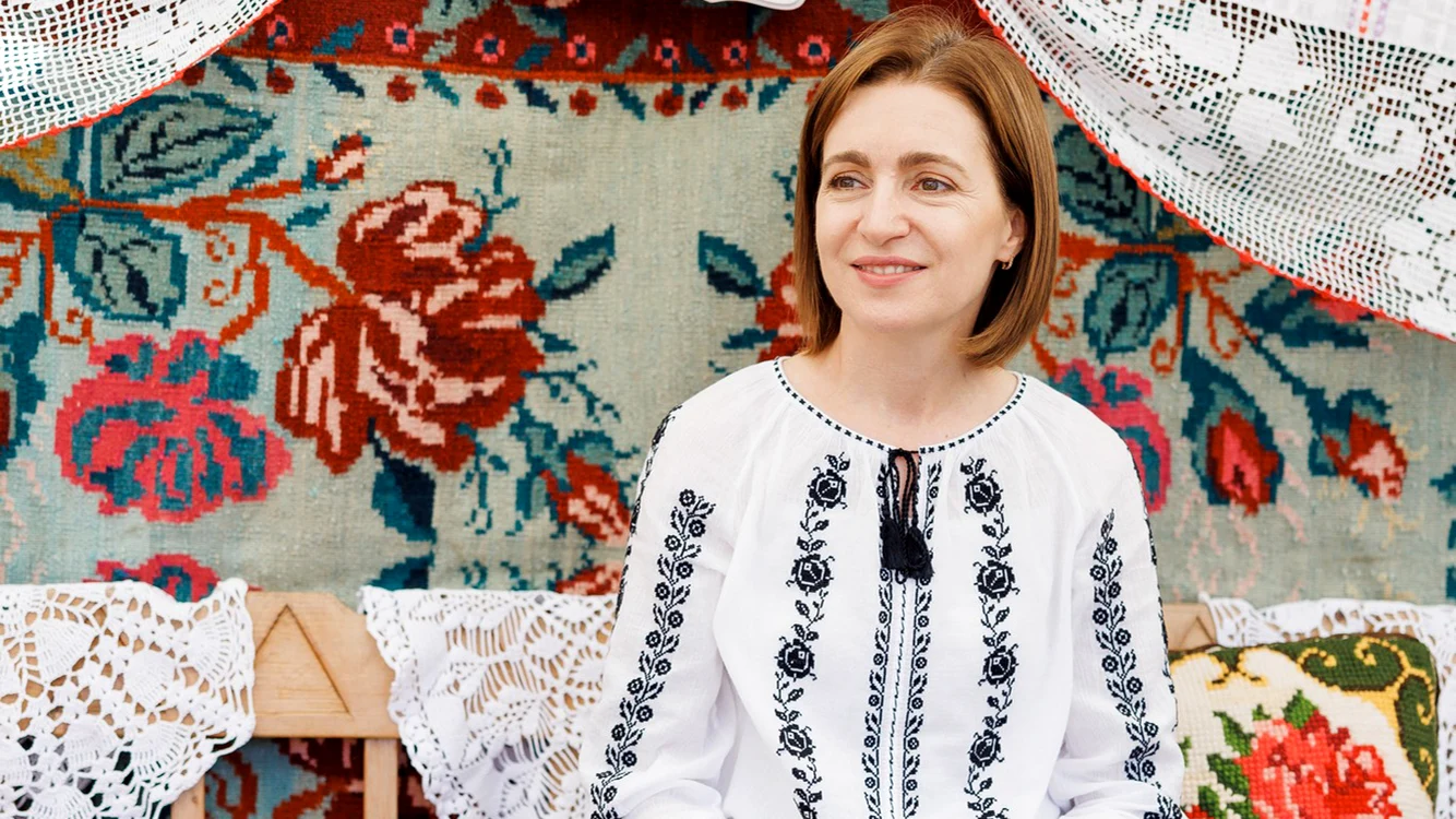 Maia Sandu poartă haine produse în Republica Moldova