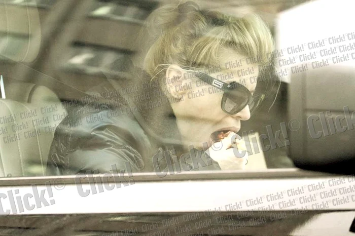 Solista înfulecă totul cu mare poftă (FOTOGRAFII: ALEX MUSCALIU)