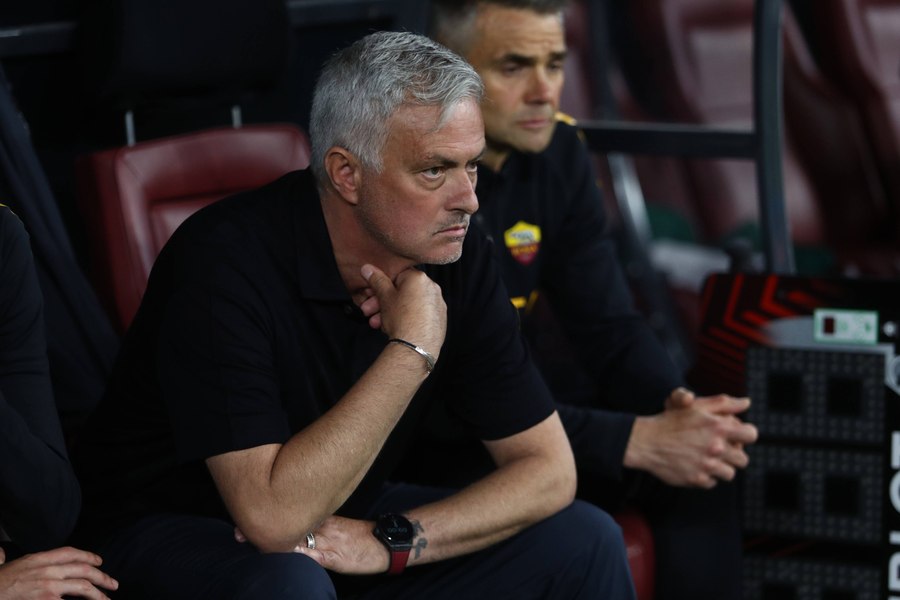 Jose Mourinho, anchetat de UEFA după jignirile adresate arbitrilor în finala Europa League: „Duceți-vă dracului”