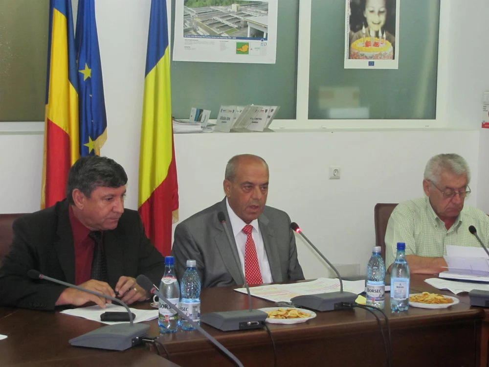 Ilie Amuzan (stânga) primarul din Călimăneşti şi Ion Cîlea, preşedintele CJ Vâlcea