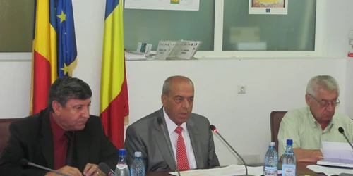 Ilie Amuzan (stânga) primarul din Călimăneşti şi Ion Cîlea, preşedintele CJ Vâlcea