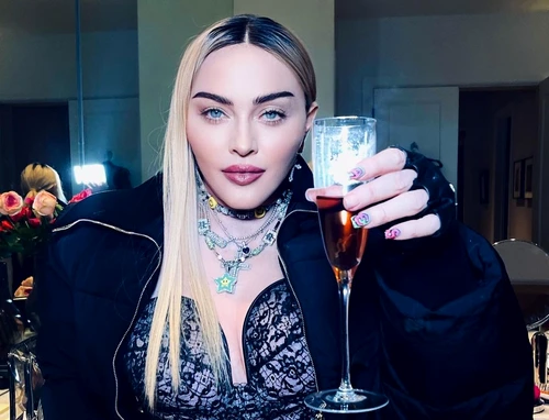Așa arată Madonna în imaginile prelucrate de pe Instagram